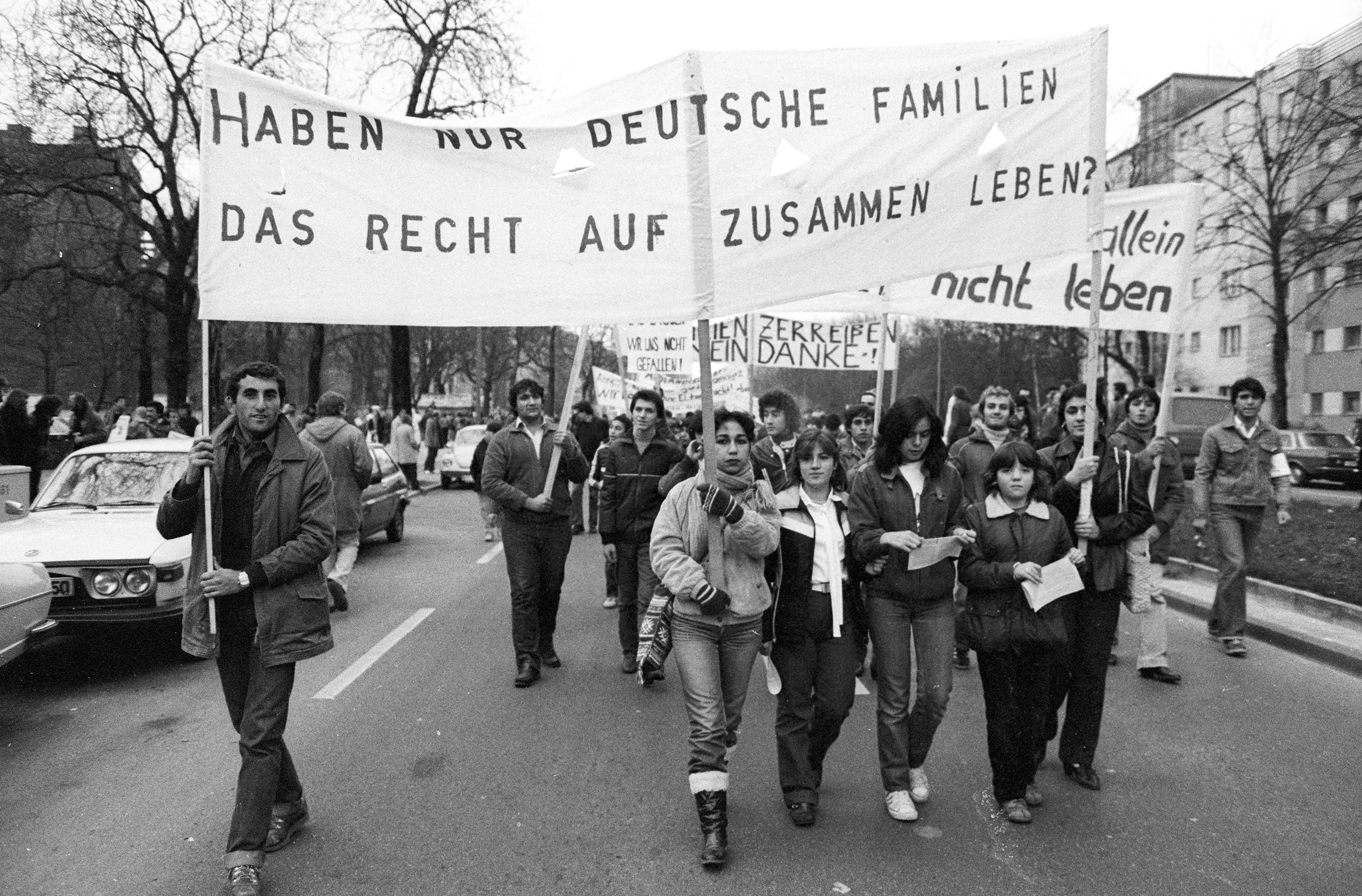 28. November 1981 – Berlin: Demonstration gegen Lummers Ausländererlasse. Foto: Jürgen Henschel, Quelle: FHXB Friedrichshain-Kreuzberg Museum